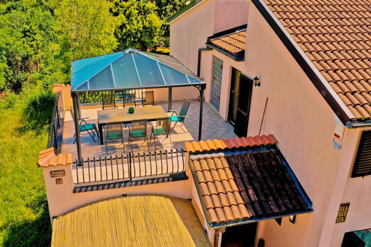 Villa Dolce Vita **** Premantura Exterior foto